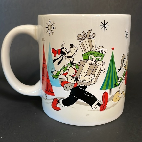 Disney Mickey & Friends Christmas 16oz Large Ceramic Coffee Mug Zrike Brands - Picture 2 of 6